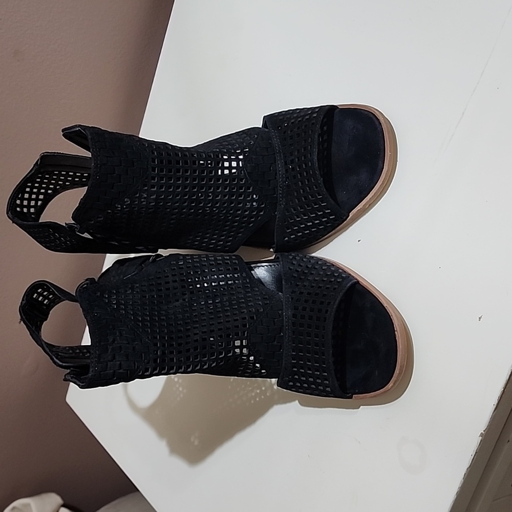 Vince Camuto size 10 black suede sandals with block heal